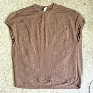 Lululemon short sleeve workout top, womens size 6